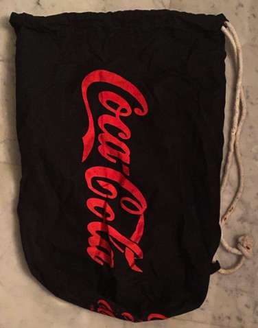 96124-1 € 6,00 coca cola badtas zwart rood.jpeg